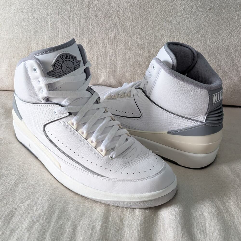 Air Jordan Men's Retro 2 'Cement Grey' Sneakers size 11
